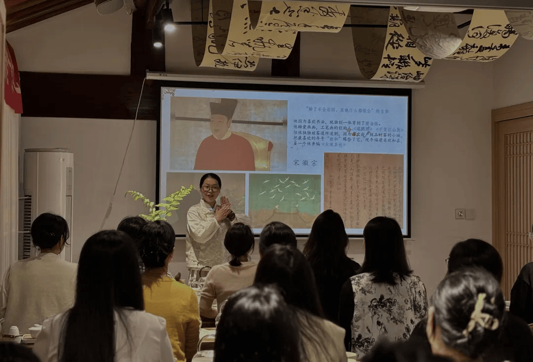 k1体育app弋阳县总工会“工会晚八点”第三期职工公益课堂——茶艺开课啦！k1体育平台(图1)